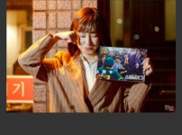 어떤 여배우의 기묘한 시그니처 포즈