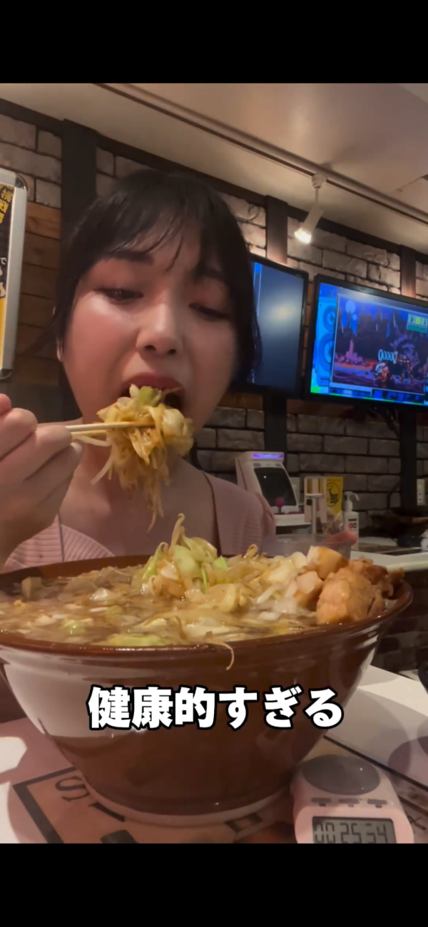 라멘 3KG 먹어버린 일본 누나 배 수준ㅎㄷㄷ