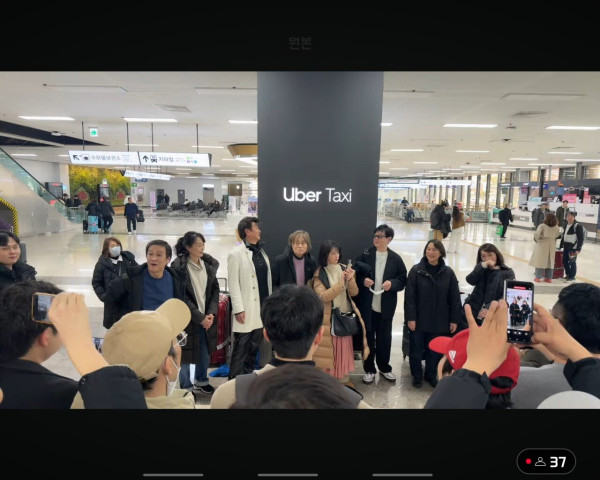 김포공항에 마스크맨 바이오맨 입국