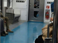 지하철에서 야스한 커플