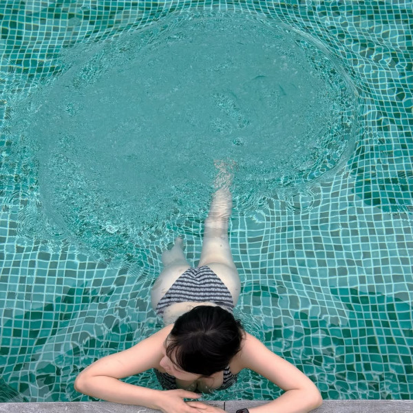 기묘한 자세 보여주는 요가 인스타