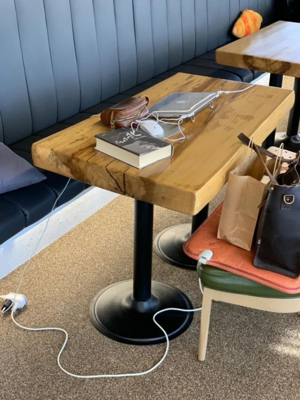 카페 콘센트를 막는 이유