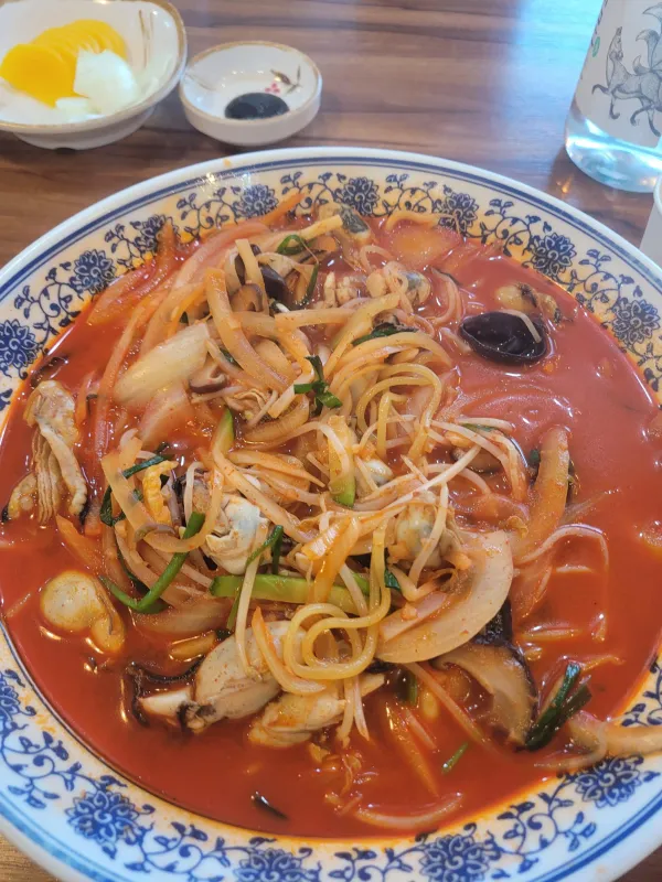 추운 겨울 굴짬뽕