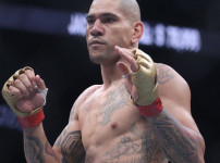 이 자세로 ㅈㄴ 빠르게 다가오면 몸이 안굳고 베기냐고