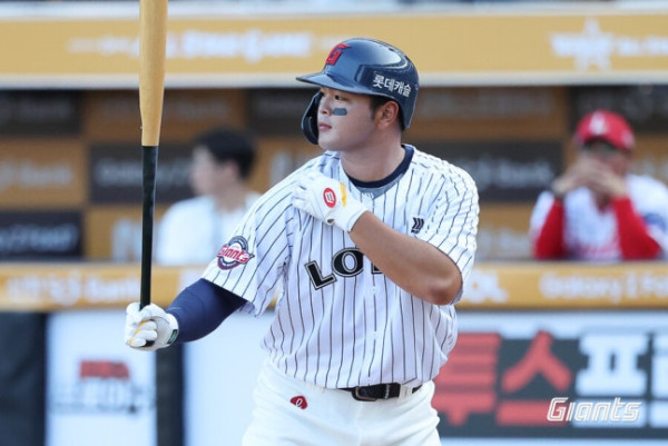 롯데의 새로운 거포 김동현 가을 폭발로 주목 내년엔 1군 노린다