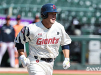 롯데의 새로운 거포 김동현 가을 폭발로 주목 내년엔 1군 노린다