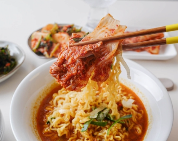 은근 취향 갈린다는 라면 전용 반찬