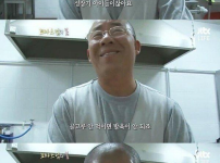 고기를 먹는 스님