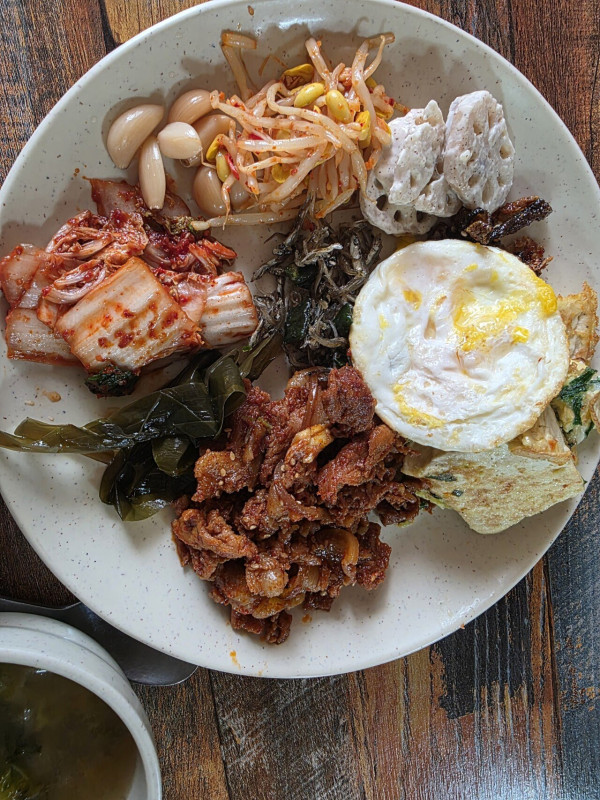 현장 근처 한식 부페