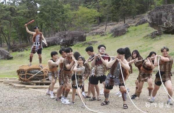 고인돌만들던 시대에 입던 옷차림