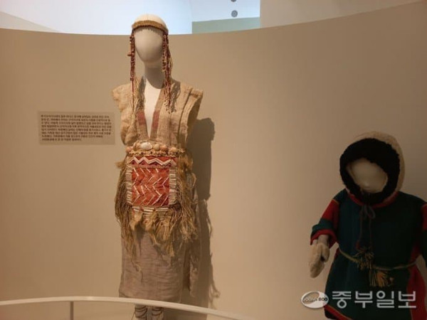 고인돌만들던 시대에 입던 옷차림