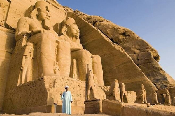 고인돌만들던 시대에 입던 옷차림