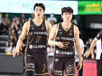 &#039;8억7억 8천 패닉 바잉&#039;  한 번 잘 뽑은 신인, 시즌 최고 연봉자 부럽지 않다! &#039;저비용 고효율&#039; 끝판왕으로 올라선 양준석 유기상 송골매 듀오