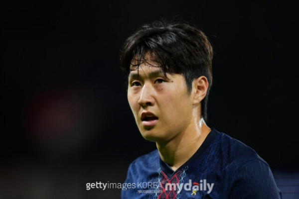 PSG 선수단  이강인 AFC 국제선수상 단체 축하    자랑스러운 동료