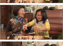 할아버지를 위해 대게는 안 먹어도 된다는 손녀