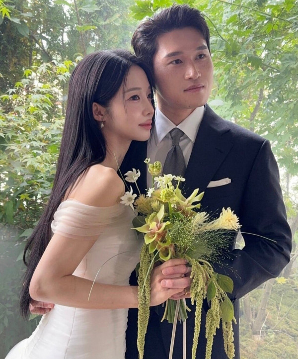 다음 달에 결혼식 올린다는 축구선수의 웨딩촬영