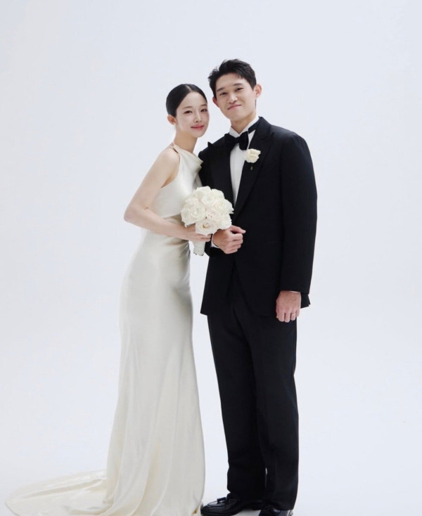 다음 달에 결혼식 올린다는 축구선수의 웨딩촬영