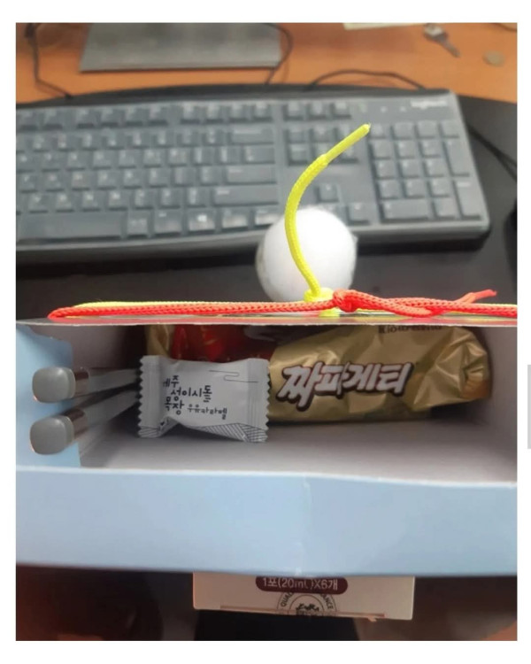 딸이 준 선물 때문에 회사에서 오열한 아빠 ㅜㅠ