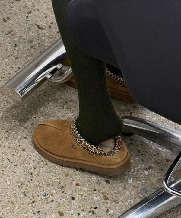 시즌그리팅 준비하는 아이유 인스타