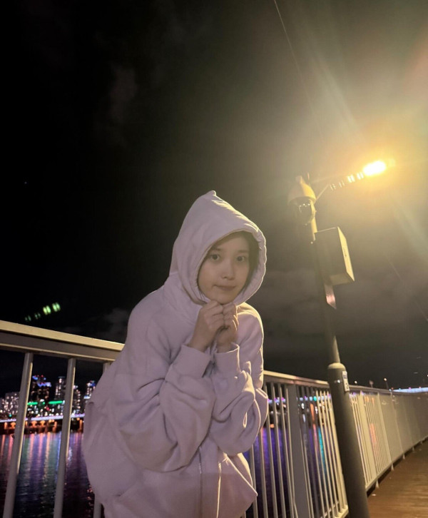 시즌그리팅 준비하는 아이유 인스타