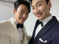 김우빈 신민아 결혼식 사회가 예상되는분