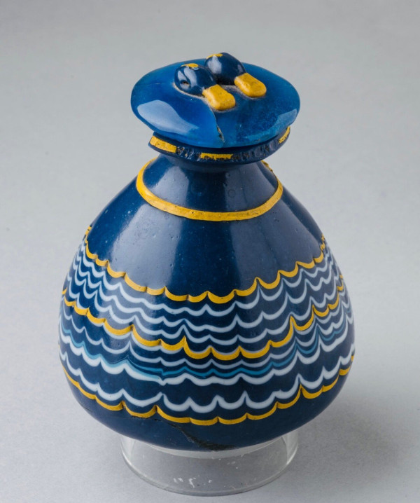 3500년된 귀여운 이집트의 유리화장품 병