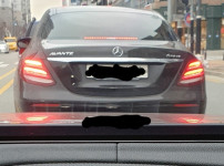 오빠 쟤 아반떼에다 벤츠마크 붙였어