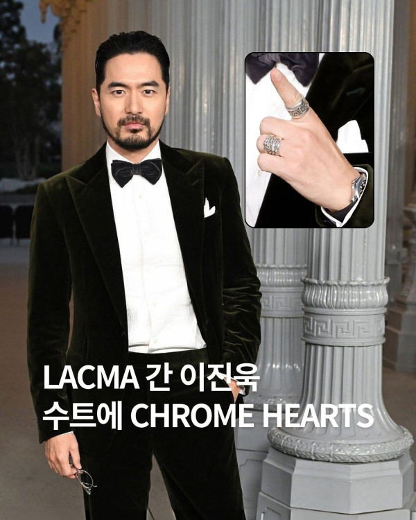 최근 행사장에서 사진 찍힌 이진욱