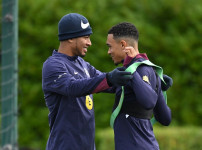 아놀드와 벨링엄이 사귀는 증거