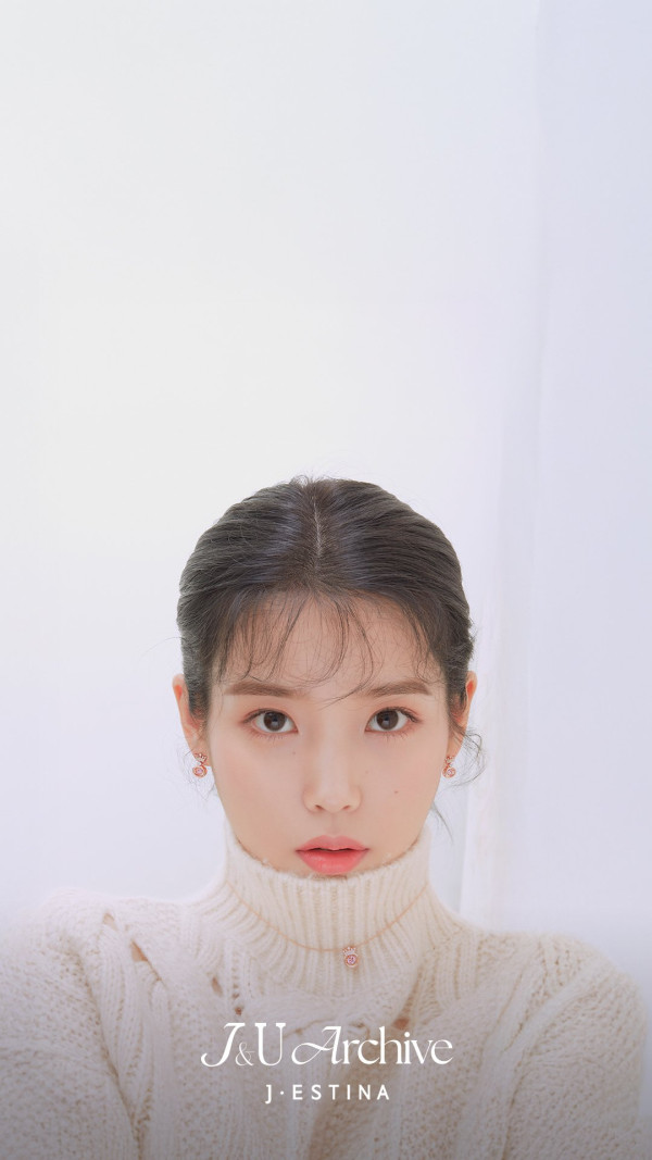 아이유 제이에스티나 팝업스토어 J and U 아카이브 컬렉션 사진