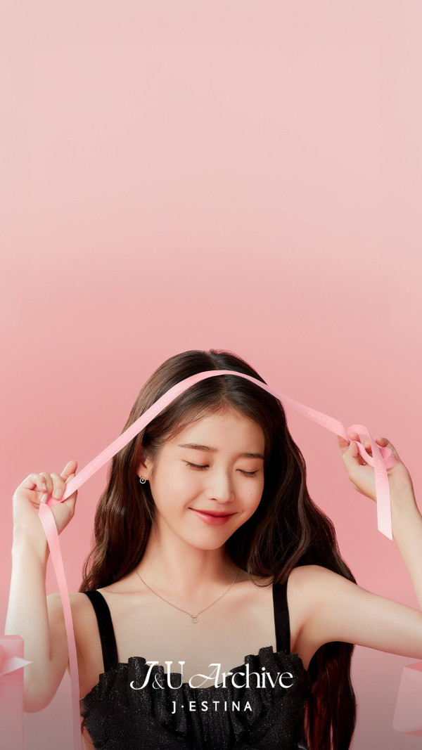 아이유 제이에스티나 팝업스토어 J and U 아카이브 컬렉션 사진