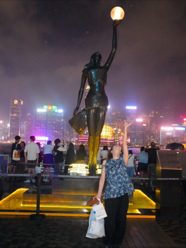 홍콩 여행 중인 모모노기 카나 인스타 근황