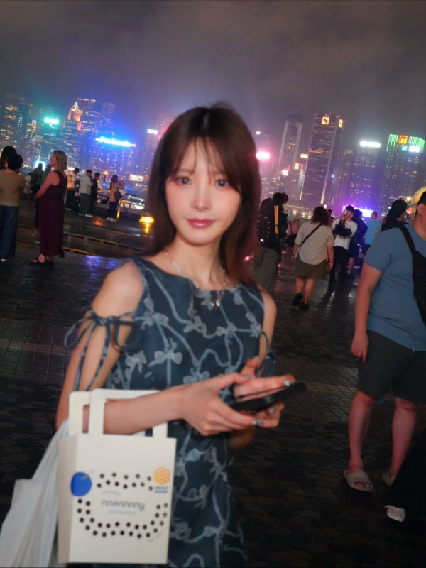 홍콩 여행 중인 모모노기 카나 인스타 근황