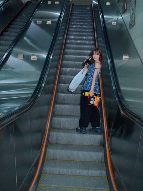 홍콩 여행 중인 모모노기 카나 인스타 근황