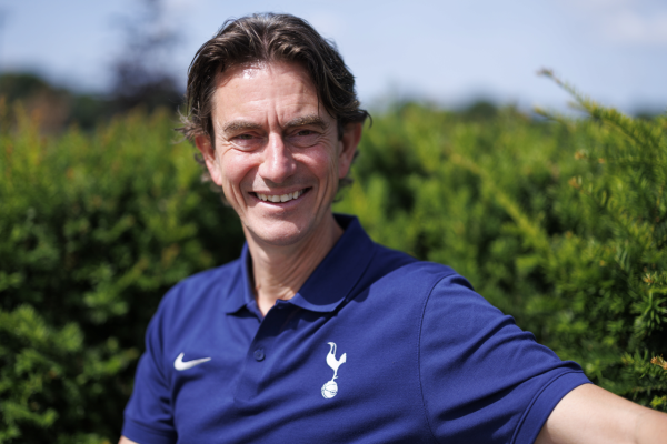 도대체 뭘 보고 데려온건지 모르겠는 감독